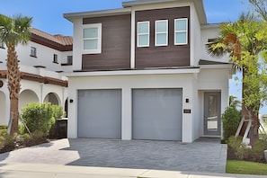 Exterior - Reunion Luxury Villa w/ Lake View & Game Room (Kissimmee)