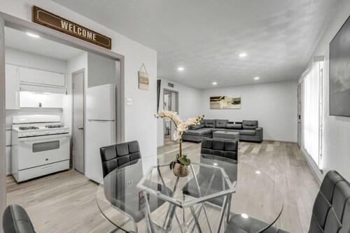 Peaceful 2 BR near Downtown