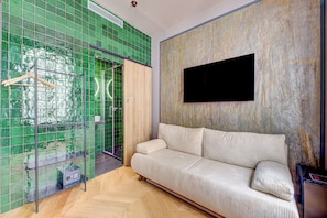 Classic Triple Room | In-room safe, desk, blackout curtains, iron/ironing board - HOTEL MAAT BATIGNOLLES (Paris)