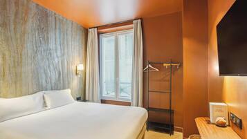 Chambre Double Confort | Coffres-forts dans les chambres, bureau, rideaux occultants