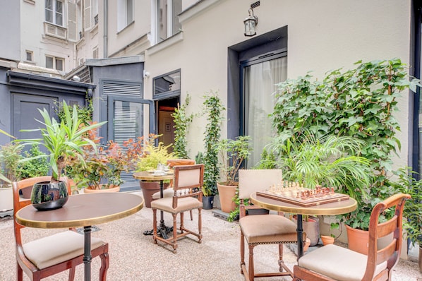 Exterior - HOTEL MAAT BATIGNOLLES (Paris)