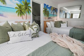 5 bedrooms, iron/ironing board, travel cot, free WiFi - Coastal Retreat: Lakefront/Pool/Pickleball/Gaming/Firepit/More (Bradenton)