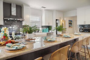 Fridge, microwave, oven, stovetop - Coastal Retreat: Lakefront/Pool/Pickleball/Gaming/Firepit/More (Bradenton)