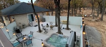 CZ Romantic Medicine Park Coastal Escape w HotTub