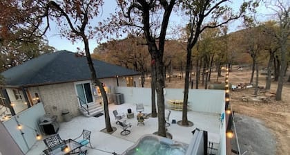 CZ Romantic Medicine Park Coastal Escape w HotTub