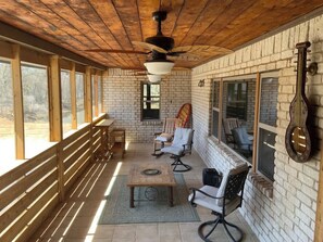 Unclassified image, 5 of 47, button