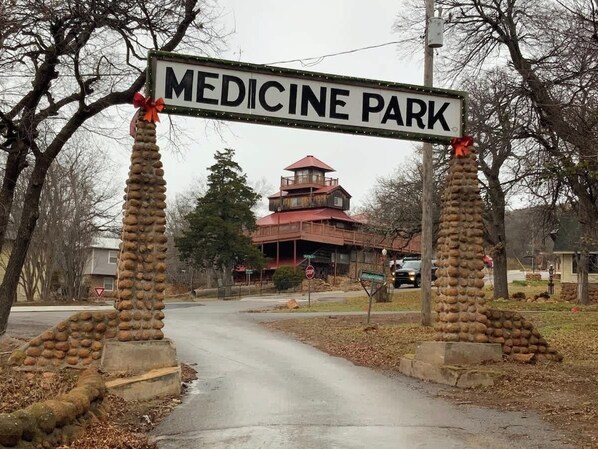 Unclassified image, 1 of 47, button