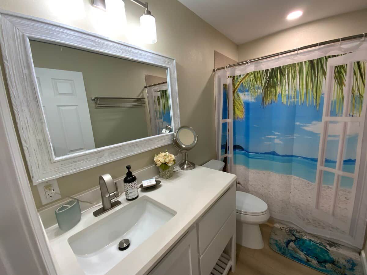 Shower, hair dryer, towels, shampoo
