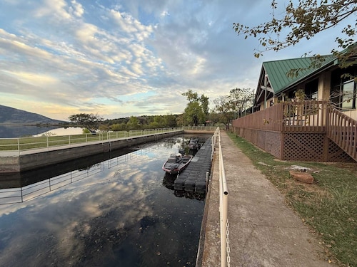 Cozy Medicine Pk Hideaway Hot Tub & Festivals BZ