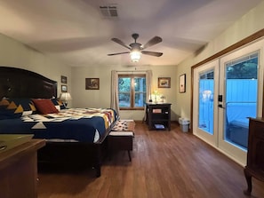 Unclassified image, 3 of 50, button - Cozy Medicine Pk Hideaway Hot Tub & Festivals BZ (Lawton)