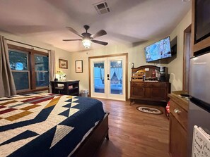 Unclassified image, 5 of 50, button - Cozy Medicine Pk Hideaway Hot Tub & Festivals BZ (Lawton)