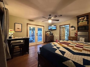 Unclassified image, 2 of 50, button - Cozy Medicine Pk Hideaway Hot Tub & Festivals BZ (Lawton)