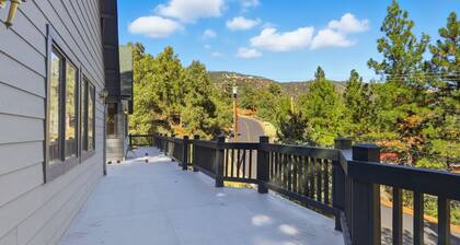 NEW! Spacious Mountain Getaway Game Room & Gazebo