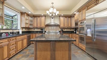 Fridge, microwave, oven, cookware/dishes/utensils