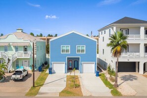 Exterior - NEW! 200 Steps to Beach * Private Pool * 2 Big Levels (South Padre Island)