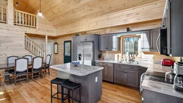 Réfrigérateur, micro-ondes, four, lave-vaisselle