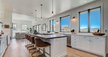 Renovated Farmhouse in Park City with 360-Degree Mountain Views