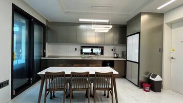 Family Duplex, Sea View (Adjustment Fee for Warm Water 50,000 KRW | Hot Water 70,000 KRW) | Living area