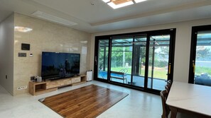 Family Duplex, Sea View (Adjustment Fee for Warm Water 50,000 KRW | Hot Water 70,000 KRW) | Living area