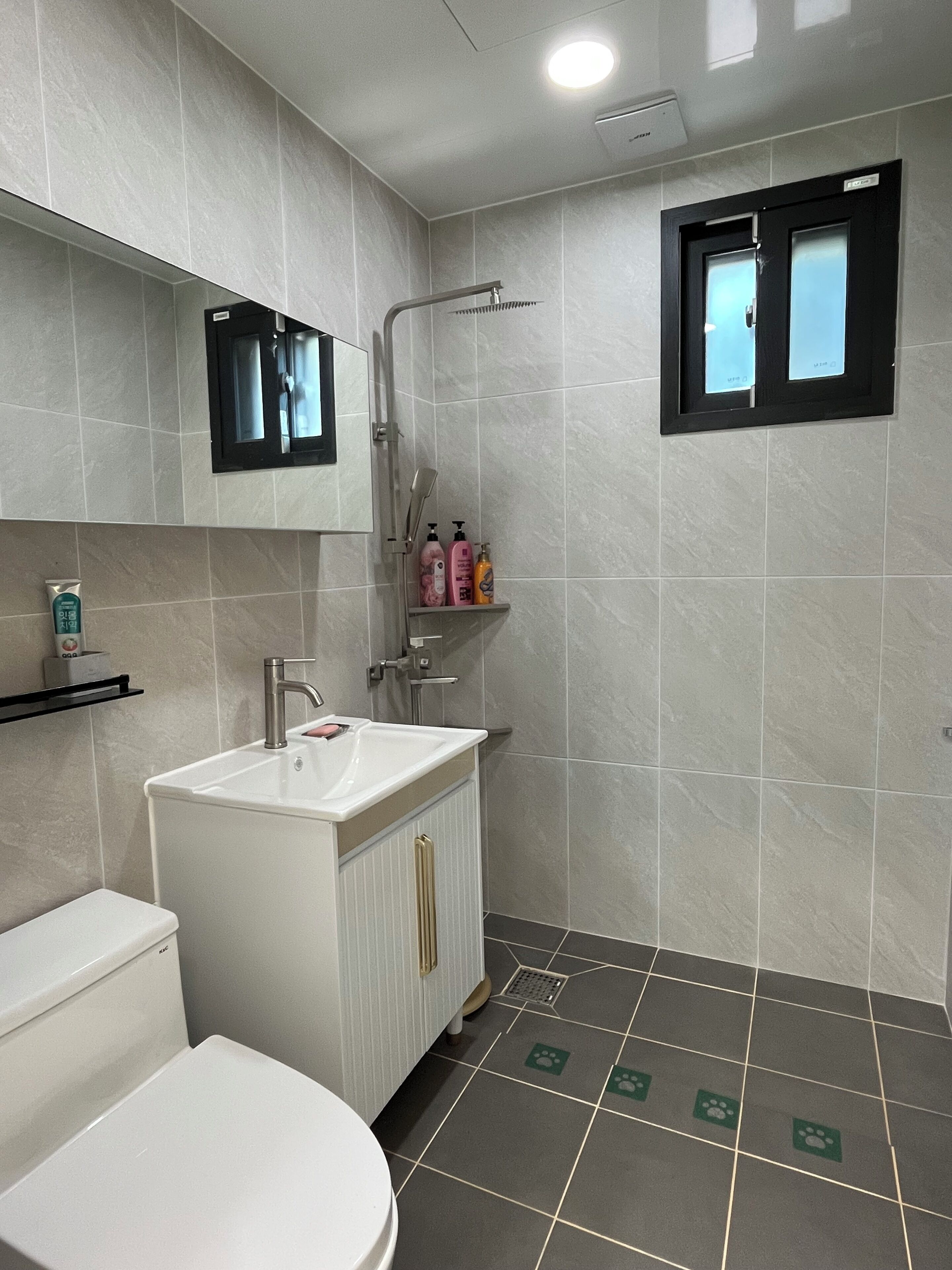 Family Duplex, Sea View (Adjustment Fee for Warm Water 50,000 KRW | Hot Water 70,000 KRW) | Badrum