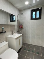 Family Duplex, Sea View (Adjustment Fee for Warm Water 50,000 KRW | Hot Water 70,000 KRW) | Bathroom