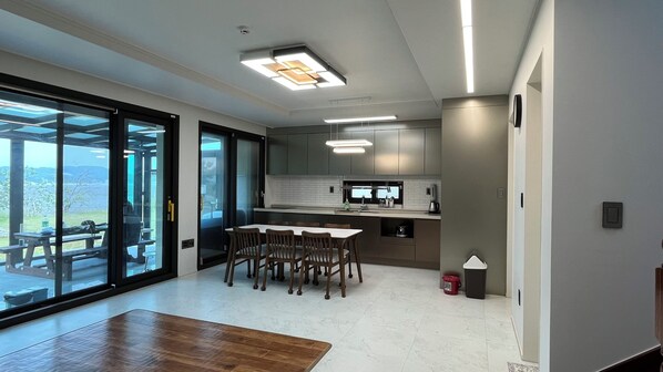 Family Duplex, Sea View (Adjustment Fee for Warm Water 50,000 KRW | Hot Water 70,000 KRW) | Living area