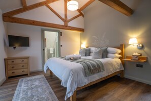 4 quartos, Wi-Fi de cortesia, roupa de cama