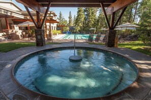 A heated pool - Dog-Friendly, Modern Condo by Shuttle Stop! (Truckee)
