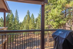 Property grounds - Dog-Friendly, Modern Condo by Shuttle Stop! (Truckee)