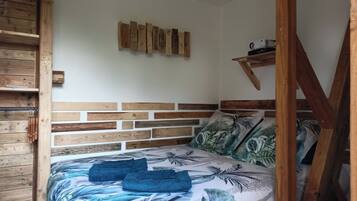 1 bedroom, bed sheets