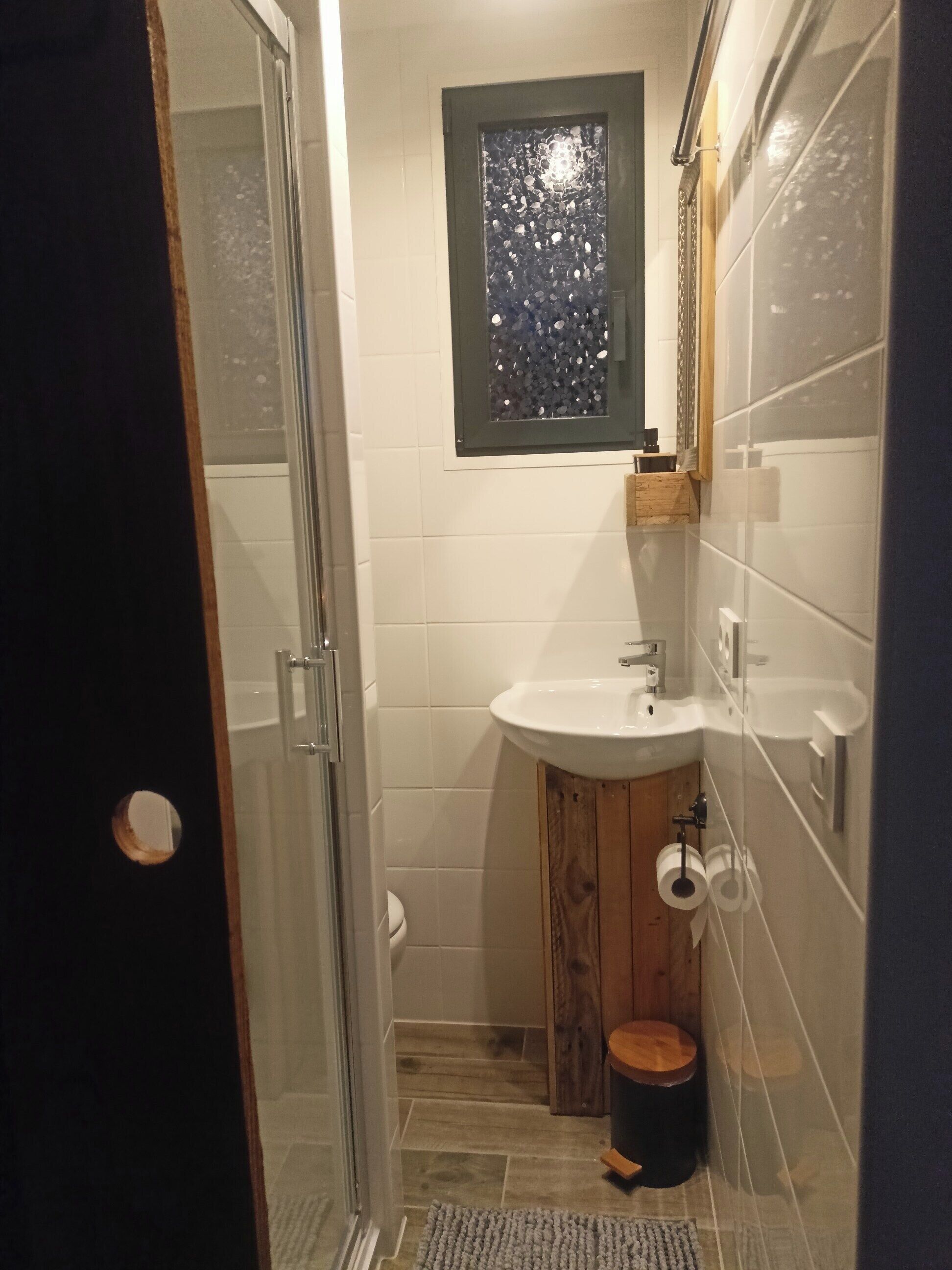 Towels, toilet paper
