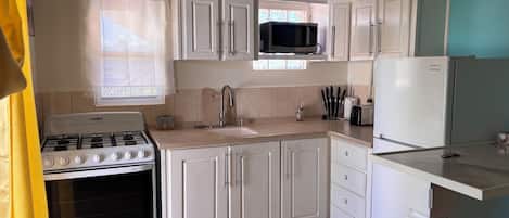 Microondas, horno y parrilla de estufa