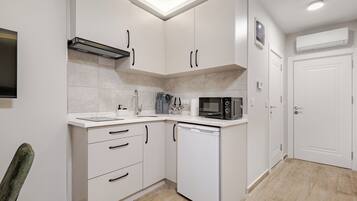 Fridge, microwave, stovetop, electric kettle