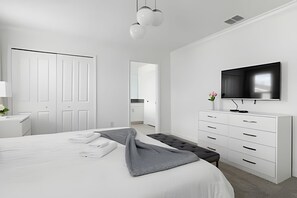 4 bedrooms, iron/ironing board, Internet, bed sheets - 4BR w/ Pool + Mickey & Star Wars Rooms (Davenport)