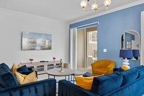 TV - 5BR Champions Gate w/ Pool + Avengers Room (Davenport)