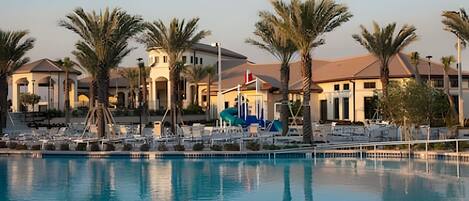 Een verwarmd zwembad