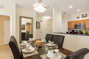 Dining - Windsor Hills 3BR Condo Near Disney (Kissimmee)