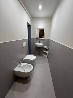 Doccia, asciugacapelli, asciugamani