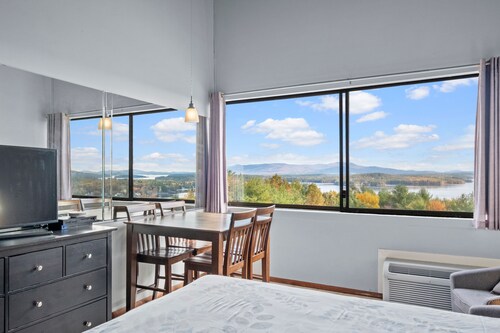 The Lake View Nook - Lake Winnipesaukee