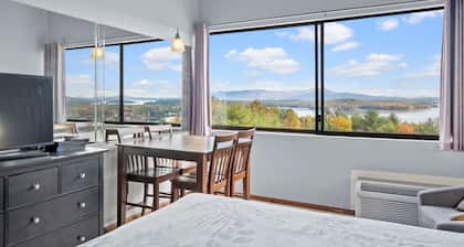 The Lake View Nook - Lake Winnipesaukee