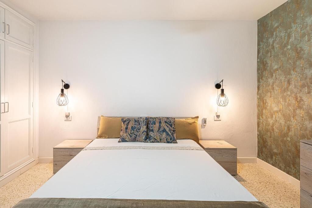 1 bedroom, iron/ironing board, internet, bed sheets