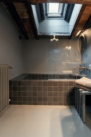 Luxury Townhome, Kitchenette | Bathroom | Free toiletries, hair dryer, towels, soap