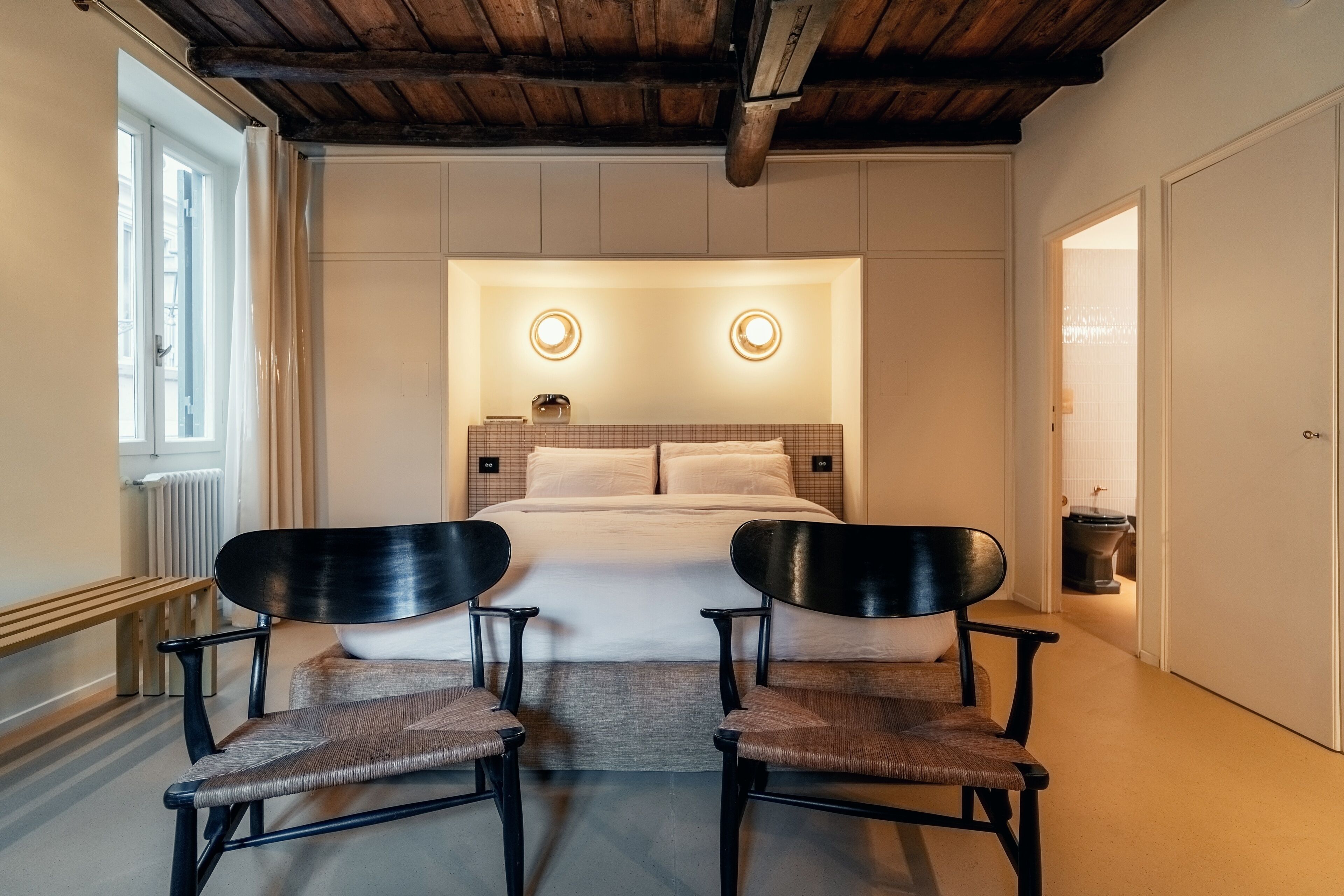 Quarto luxo, 1 cama King, cozinha americana | Cofres nos quartos, escrivaninha, cortinas blackout