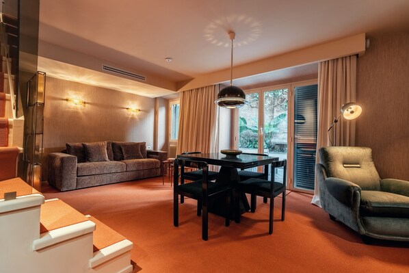 Luxury Townhome, Kitchenette | Living area