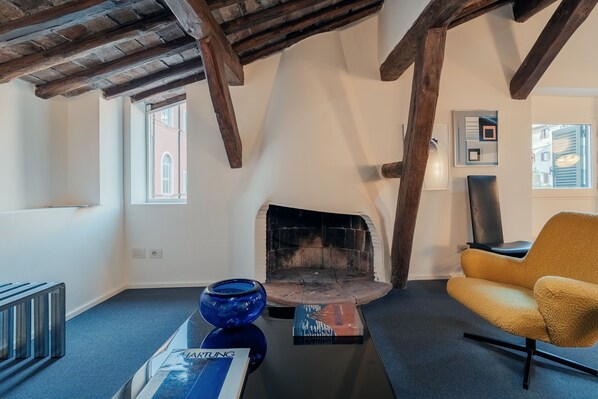 جناح فاخر - بمطبخ مصغر | منطقة المعيشة