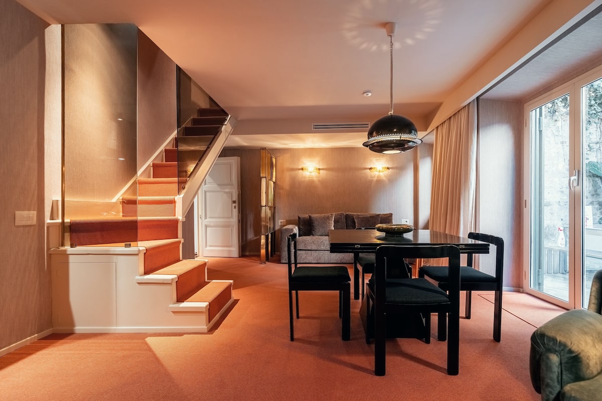 Luxury Suite, 1 Bedroom, Kitchenette | Living area