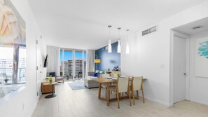 Dining-open-layout - Large 2-Bedroom Condo Near Ocean w Amenities 1009 (Hallandale Beach)
