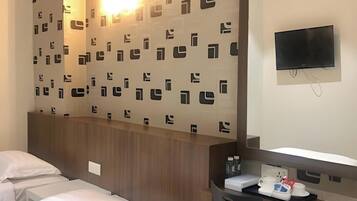 Deluxe Twin Room | Iron/ironing board, free WiFi