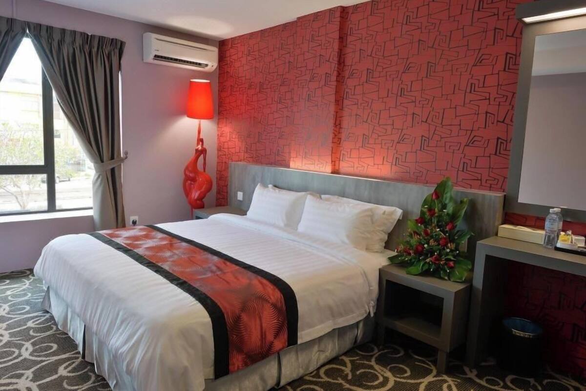 Deluxe Double Room | Iron/ironing board, free WiFi