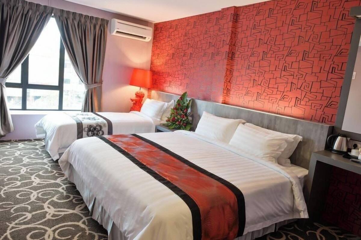 Deluxe Twin Room | Iron/ironing board, free WiFi